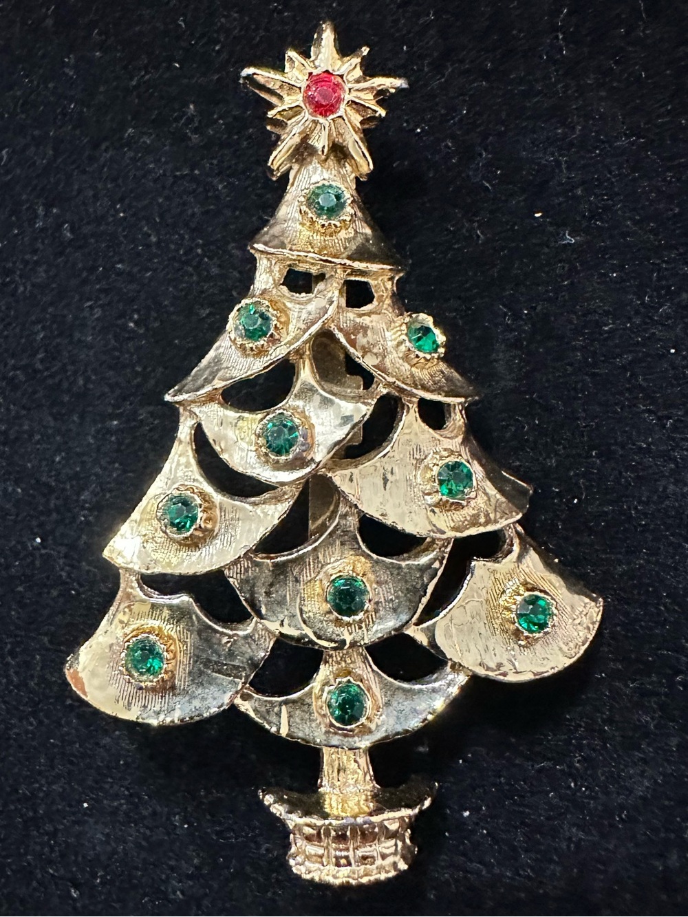 vintage gold-tone Christmas tree brooch featuring layered, textured branches